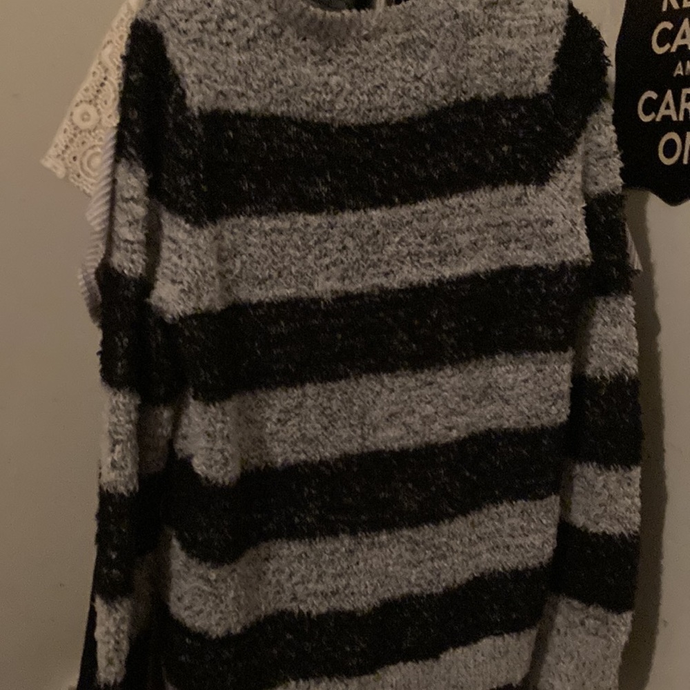 Sweater - Picture 3 of 3